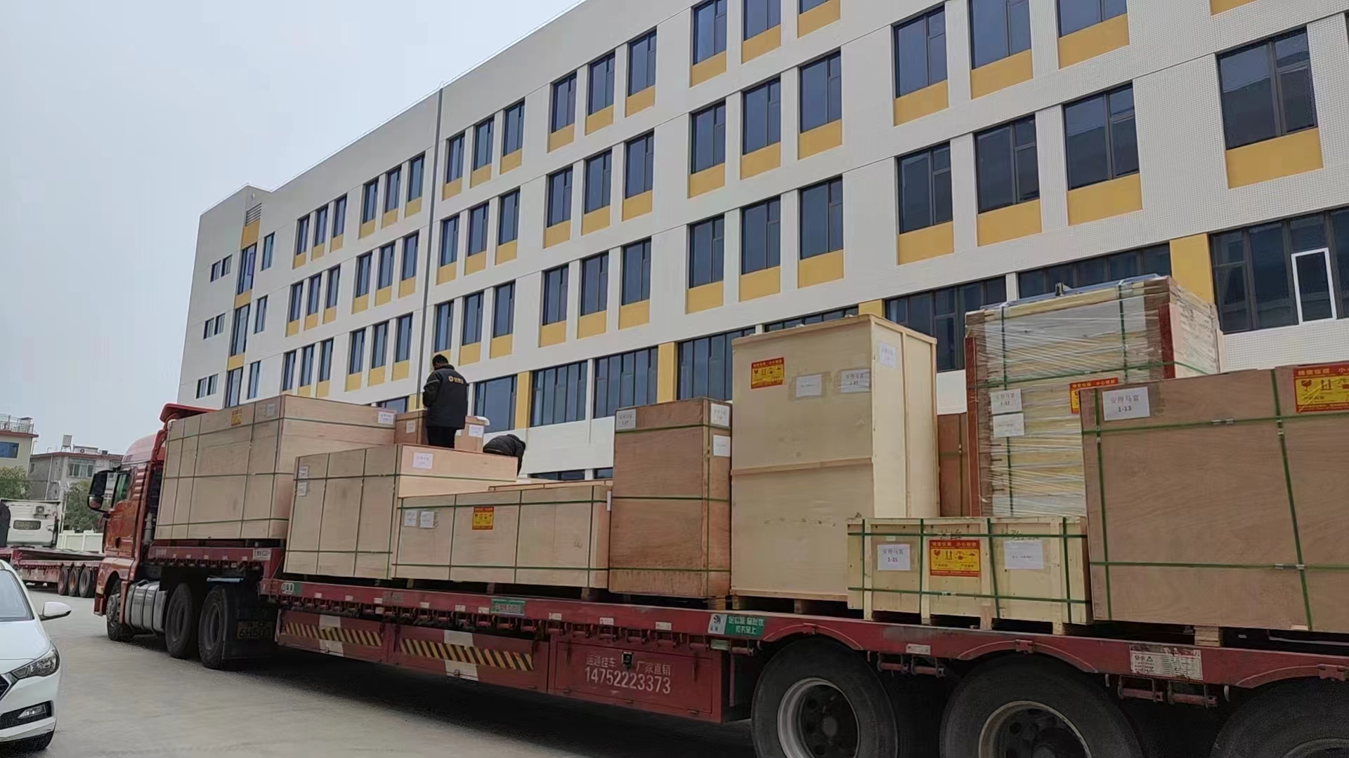 Equipment handling: how to do it safely?