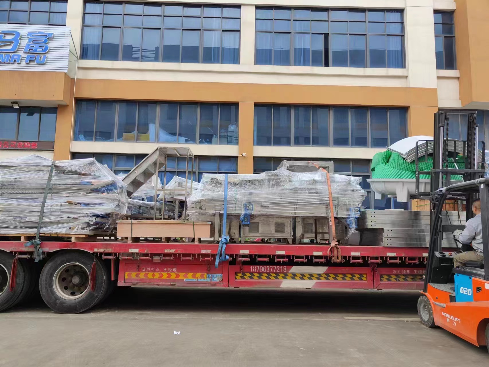 Equipment handling: how to do it safely?